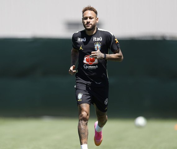 Neymar volta a treinar com a Seleção a dois dias do jogo contra o Haiti