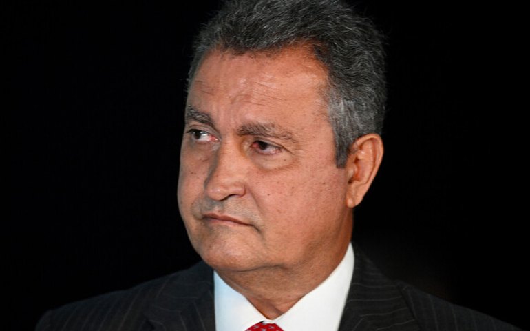 Governo exonera 1,2 mil servidores em cargos de chefia; ministros tomam posse