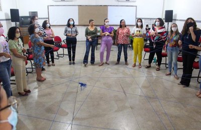 Profissionais da Educação participam de oficina sobre o cuidado com a saúde do adolescente