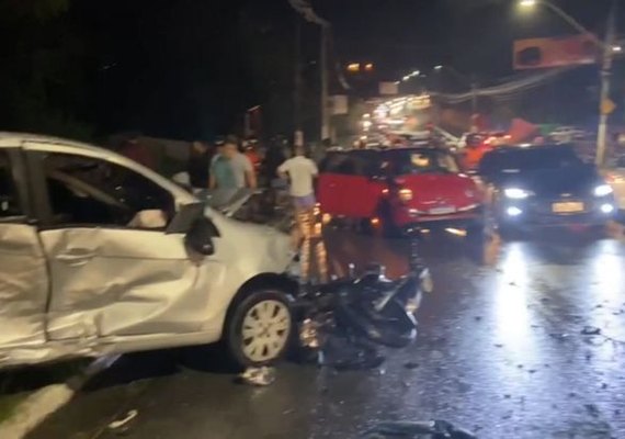 Homem morre e grávida fica ferida em grave acidente na Leste Oeste, em Maceió