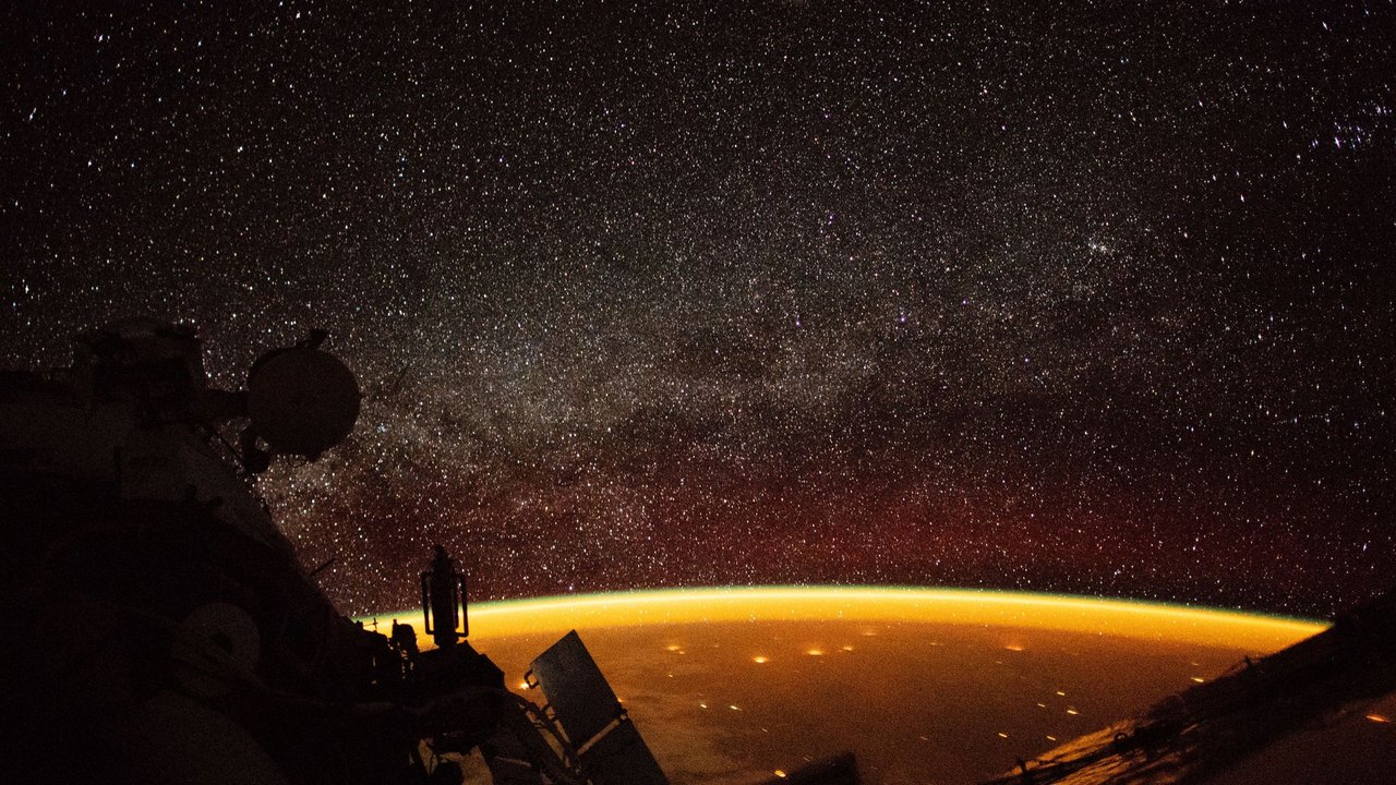 Moscas nascidas no espaço chegam à 25ª geração em experimento russo na EEI