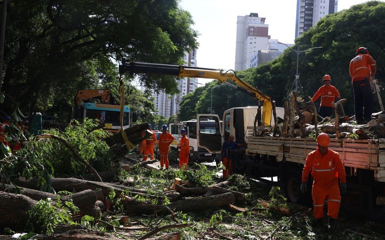Número de clientes sem energia volta a subir em São Paulo
