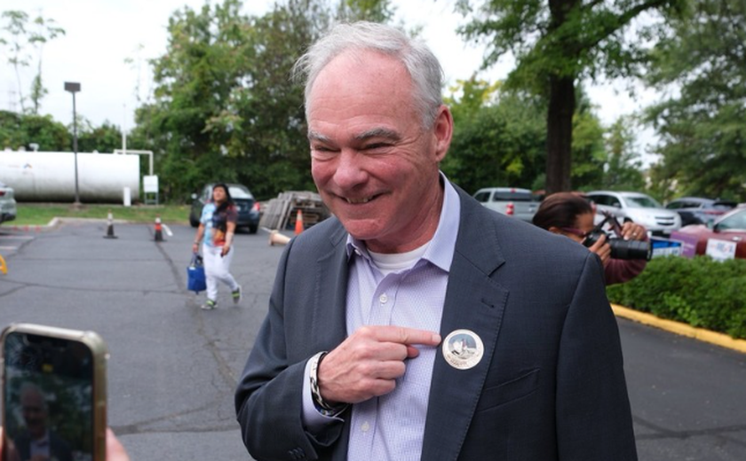 EUA: senador Tim Kaine pretende contestar ordem legal de Trump para taxar o Brasil