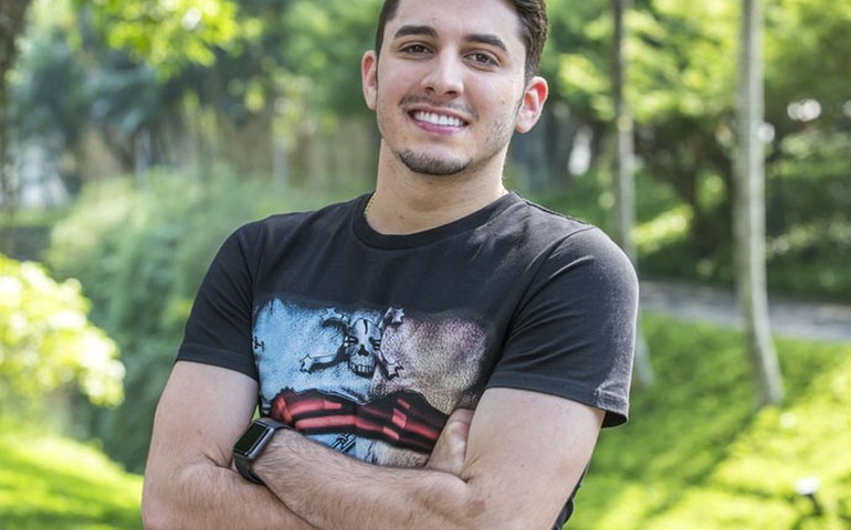 Jonas Esticado volta a Maceió no sábado, 6, para um grande show no Café de La Musique