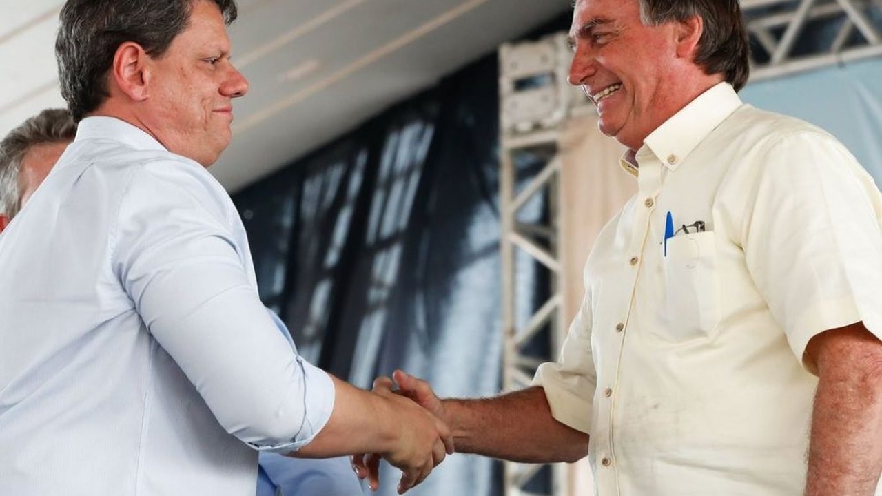 Ao lado de Bolsonaro, Tarcísio participa de almoço com mulheres em SP