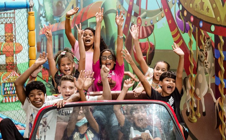 Comemoração das escolas campeãs do Concurso de Quadrilha é marcada por música e diversão