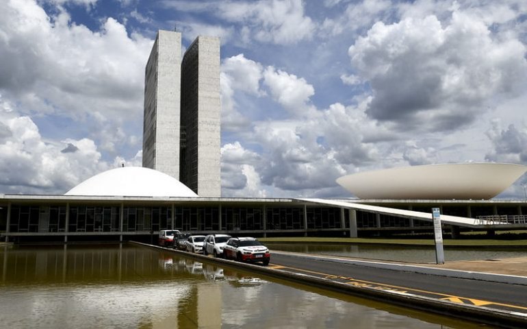 Parlamentares derrubam vetos a projeto sobre remuneração dos servidores do Senado