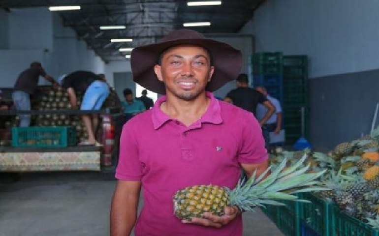 Após três anos parado, agricultores realizam a primeira entrega do programa Alimenta Brasil em Arapiraca