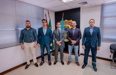 Prefeito JHC assina acordo com a Polícia Federal para porte de armas da Guarda Municipal