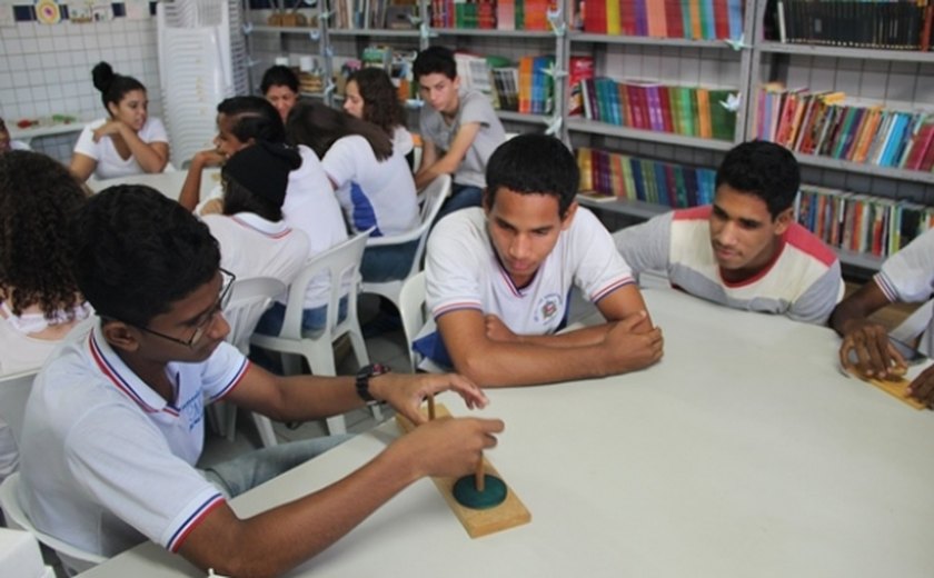 Alunos da Escola Estadual Benedito Moares recebem atividades de ciência e tecnologia