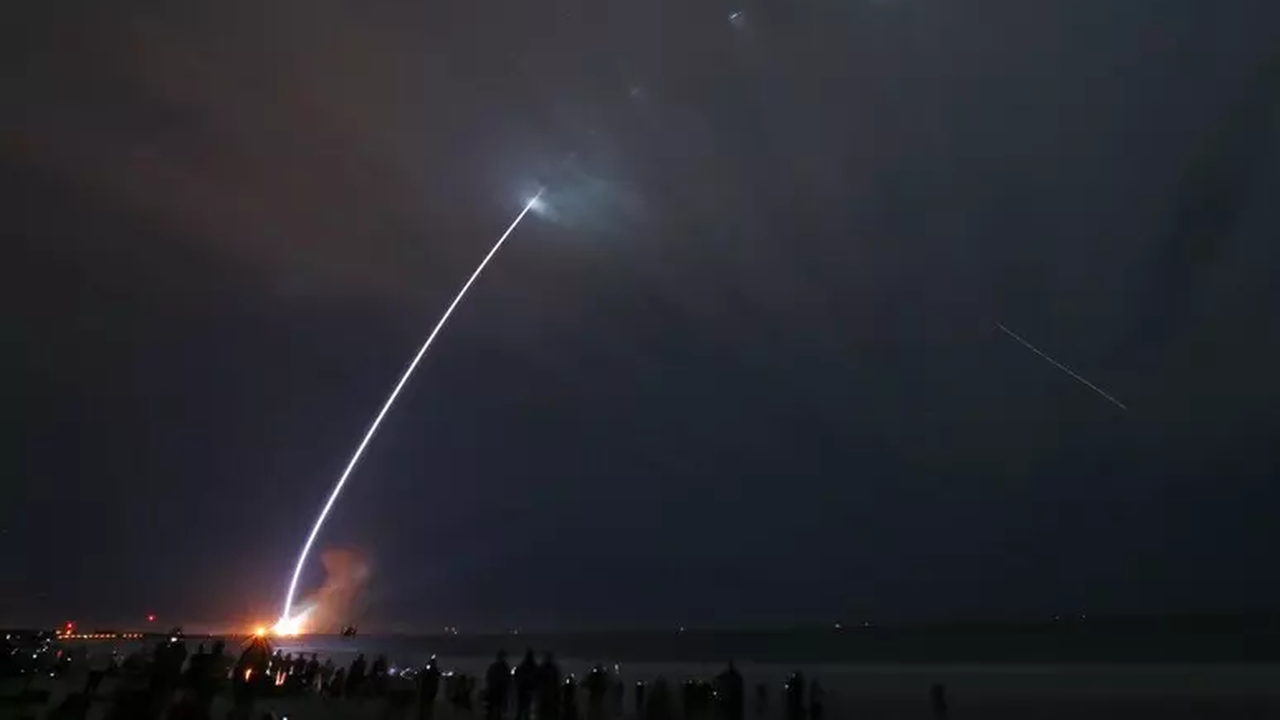 Blue Origin lança novo foguete e alcança órbita da Terra