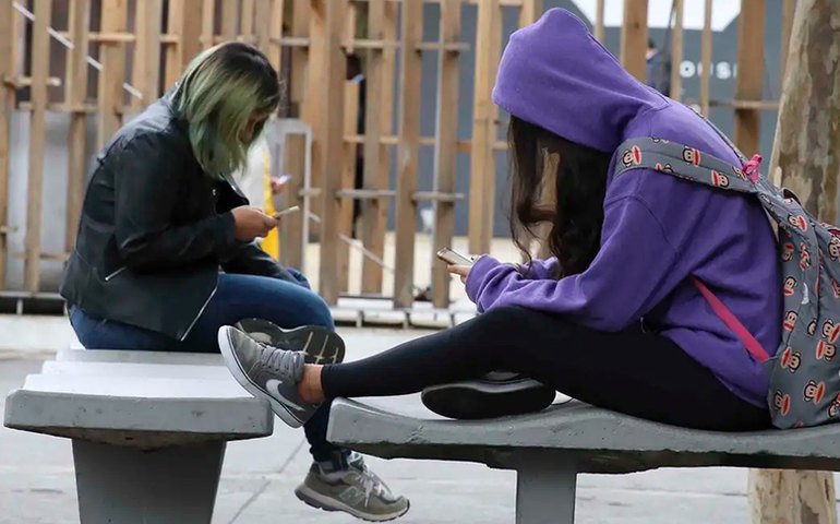 Em Alagoas, 83,8% da população de 10 anos ou mais tinha celular em 2024