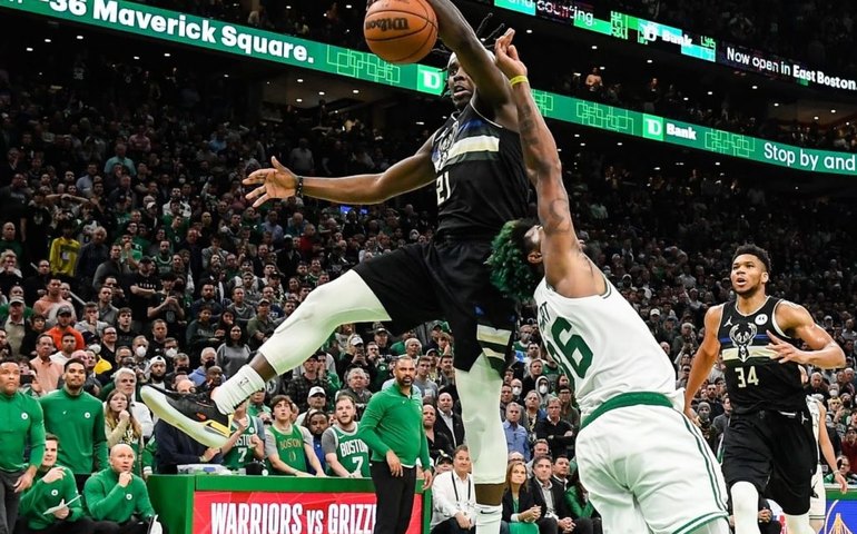 Grizzlies atropelam Warriors e respiram nos playoffs da NBA; Bucks batem Celtics