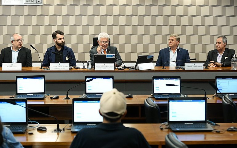 Olimpíadas do conhecimento abrem portas para alunos e para o país, aponta debate