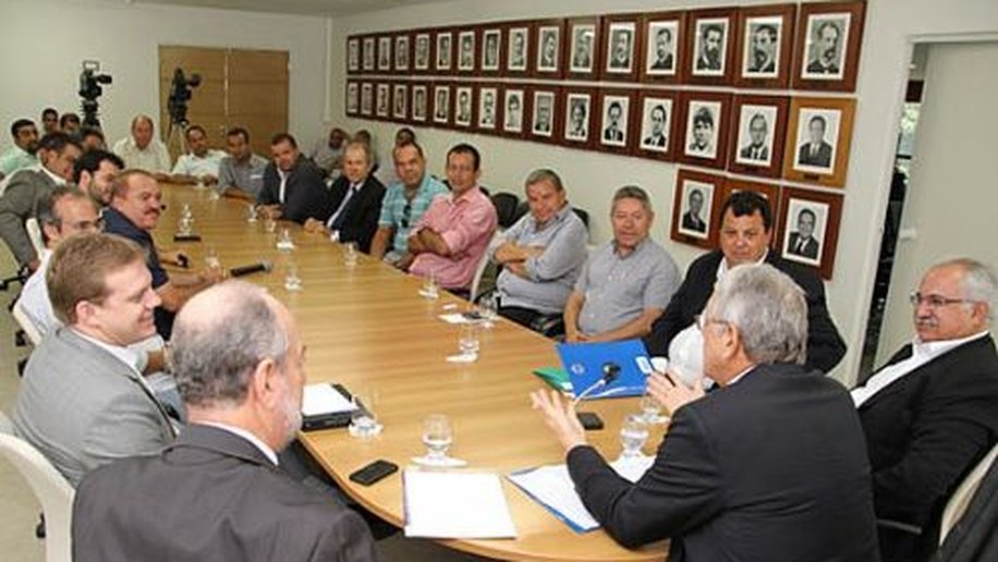 Governador garante apoio aos clubes do futebol alagoano