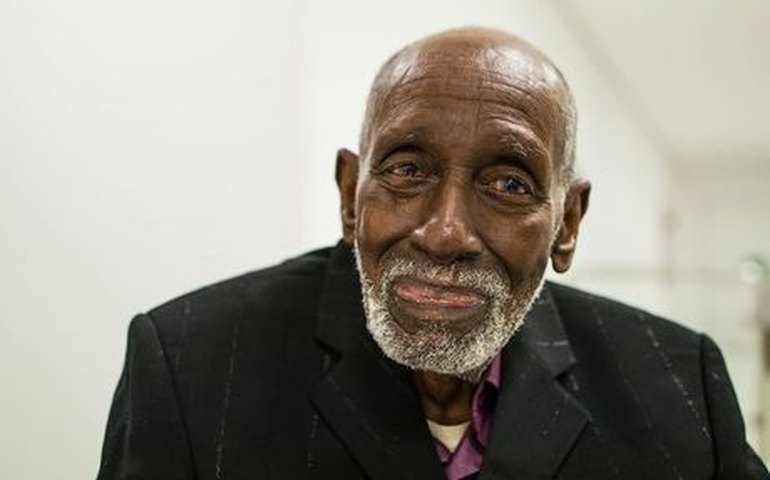 Nelson Sargento vai receber renda integral de leilão com obras de 41 artistas