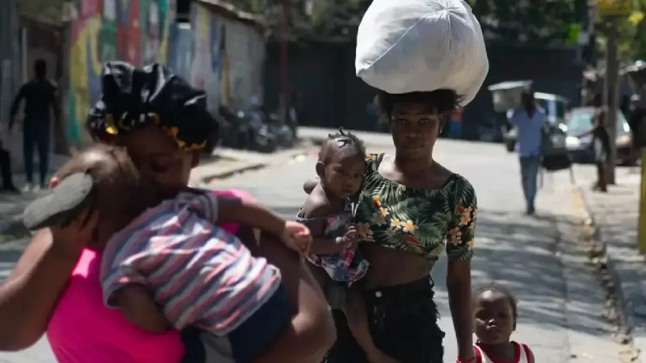 Crise no Haiti: deslocados por violência de gangues devem ultrapassar 400 mil nos próximos meses, diz ONU