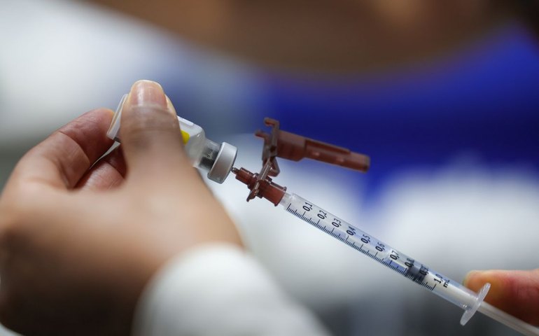 Prefeitura do RJ amplia prazo de vacinação contra covid-19 para 70+