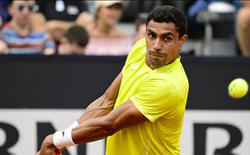 Thiago Monteiro salva match point, bate sérvio e avança às oitavas no Masters 1000 de Roma