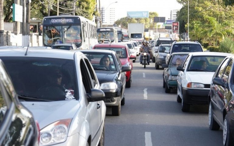 IPVA de veículos com placas de finais 9 e 0 deve ser pago até 30 de junho