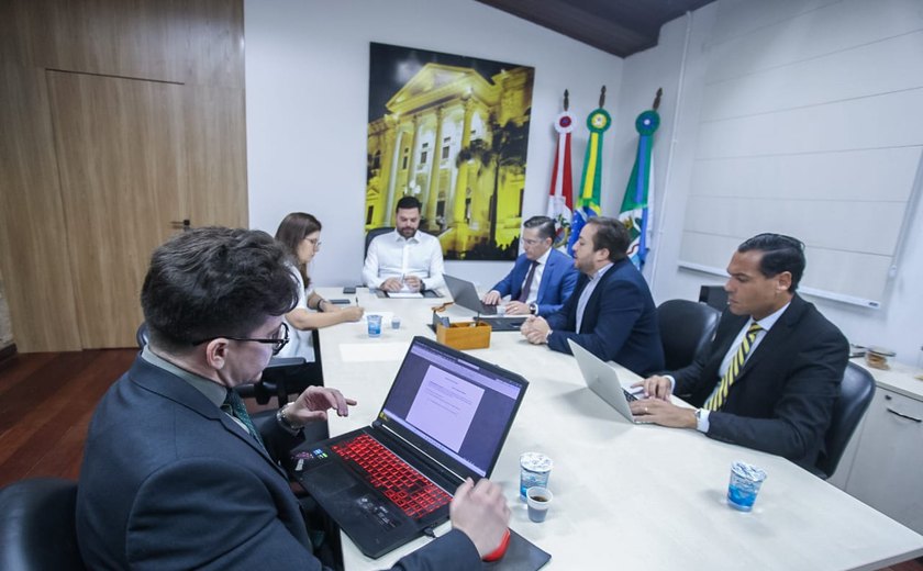 Câmara confirma convocação de novos servidores em reunião com promotora do MPE