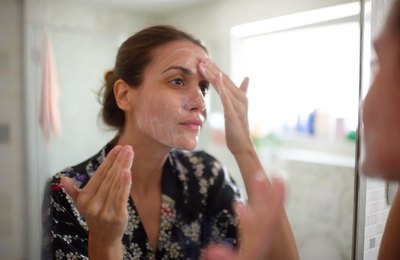 Skincare: entenda como montar e manter uma rotina eficaz de cuidados com a pele