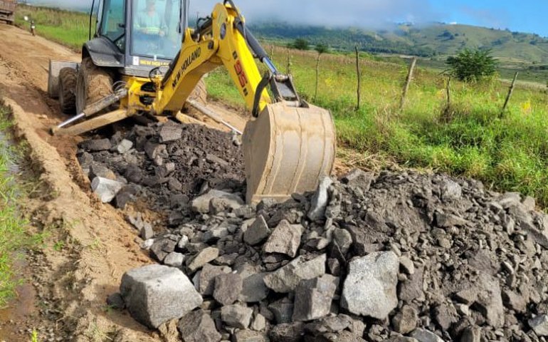 Prefeitura de Branquinha segue realizando serviços de recuperação das estradas