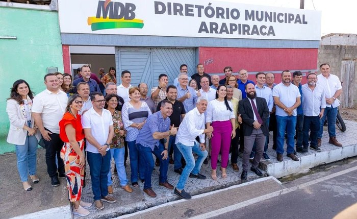 Senador Renan Calheiros, prefeito Luciano Barbosa e lideranças locais