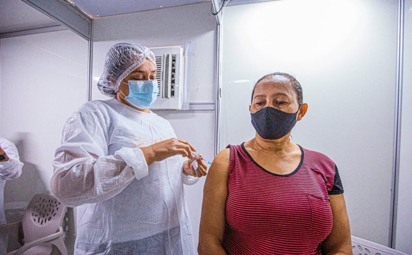 Arapiraquenses com 49 anos já podem se vacinar contra a Covid-1