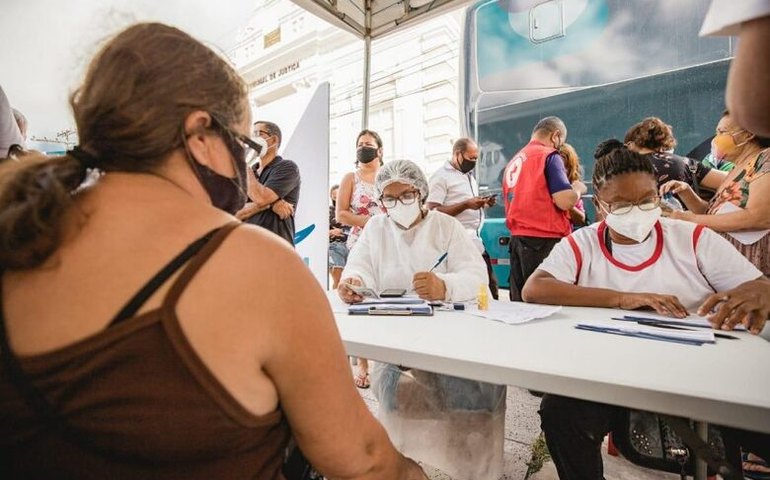 Confira o cronograma do Ônibus da Vacina para a semana de Carnaval