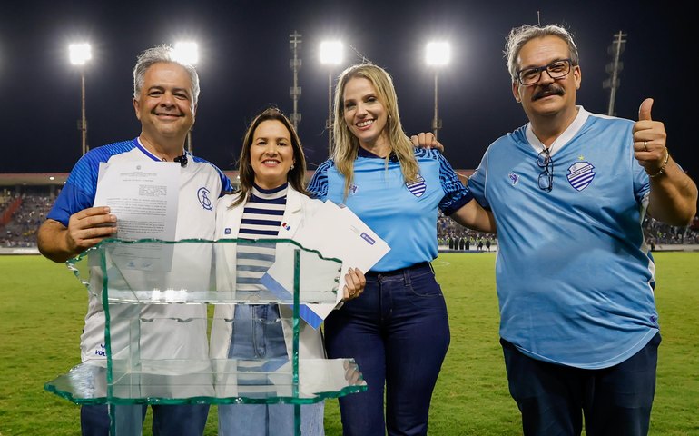  Em clima de festa, Governo de Alagoas  assina patrocínio de R$ 2 milhões para o CSA  