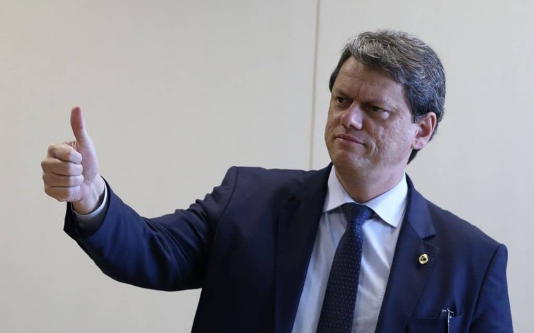 Freitas: &#8216;Vamos arrebentar na venda de aeroportos; vamos conseguir vender todos&#8217;