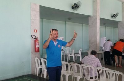 Almeida vota no Iate Clube Pajuçara confiante na vitória