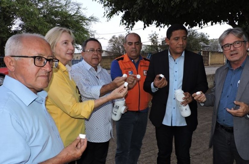 Palmeira: Casal doa pastilhas de cloro à prefeitura para tratar água de cisternas