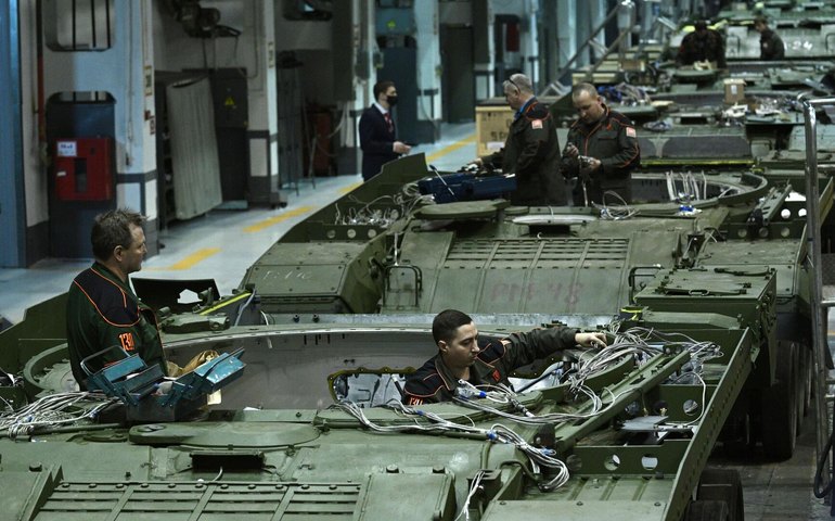 Ocidente errou ao pensar que Rússia não lidaria com demanda de produção militar, diz mídia