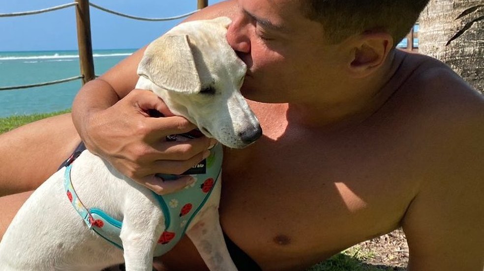 Cadela de Leo Dias é proibida de passear no condomínio