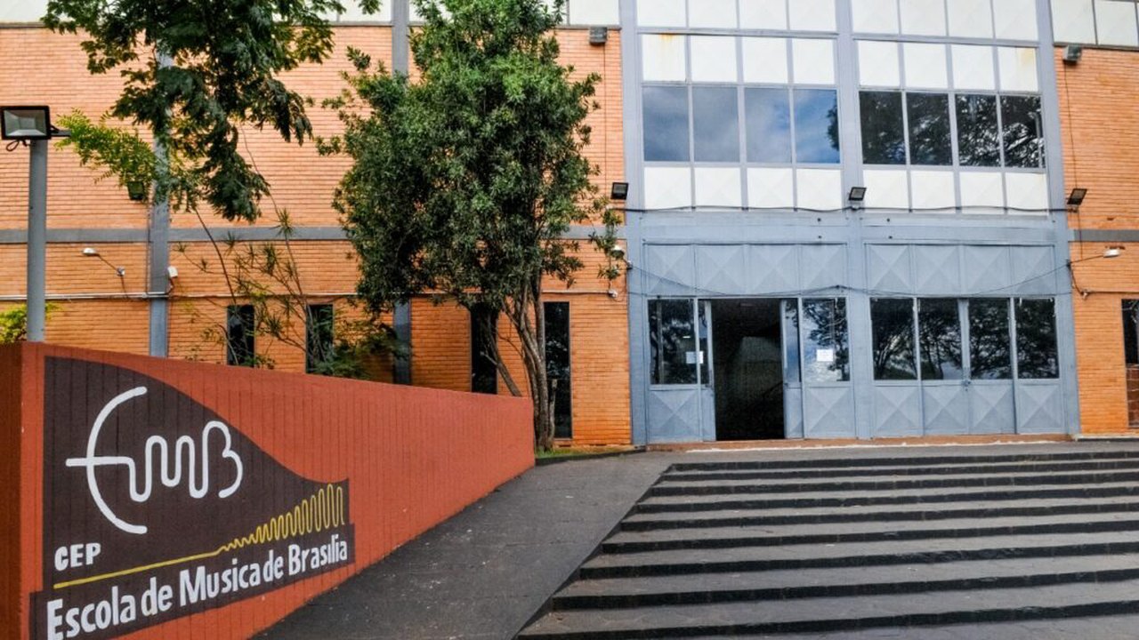 Alunos da Escola de Música de Brasília se apresentam na Rádio MEC