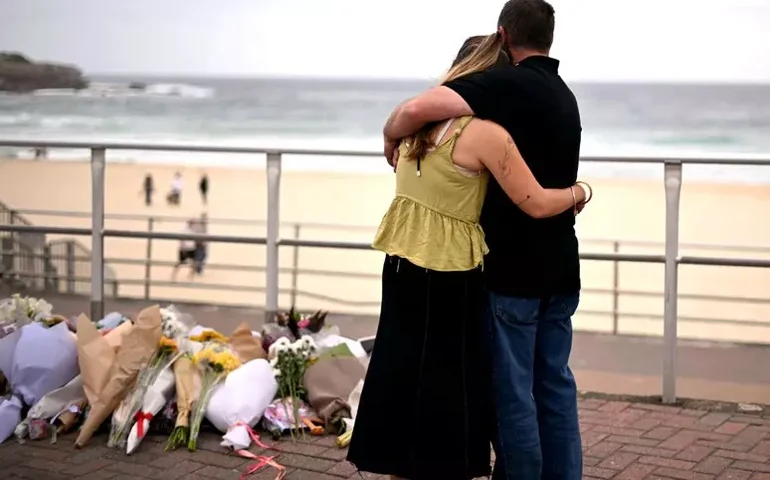 Imagens revelam 2º 'herói' que tentou deter terroristas na Austrália e foi morto