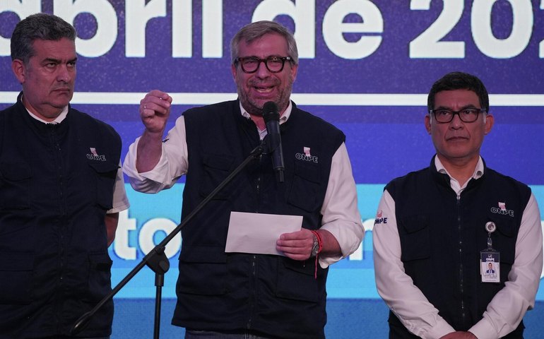 Chefe do órgão eleitoral do Peru renuncia em meio a críticas por irregularidades no pleito
