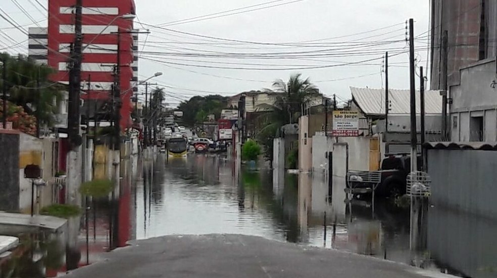 Chuvas em Maceió deixa cidade sem energia