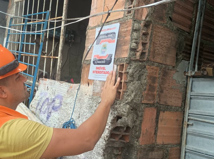 Defesa Civil de Maceió retira 130 famílias das áreas de risco