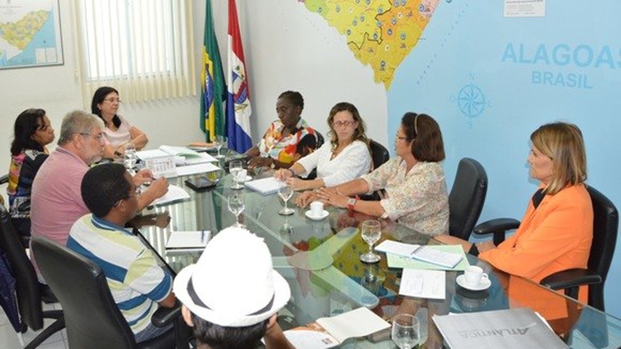 Sesau discute saúde da população negra com entidades de classe