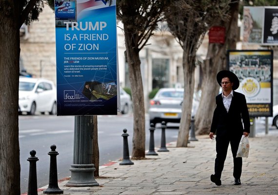 Fragilizado, Trump deixa os EUA para viagem perigosa