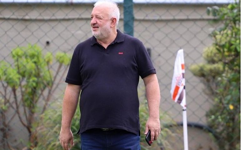 Carlos Belmonte pede desculpas a Abel Ferreira após ofender treinador do Palmeiras no clássico