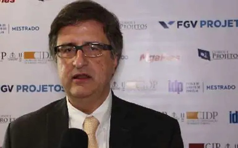 PGE pede que Bolsonaro seja multado por atacar urnas em reunião com embaixadores