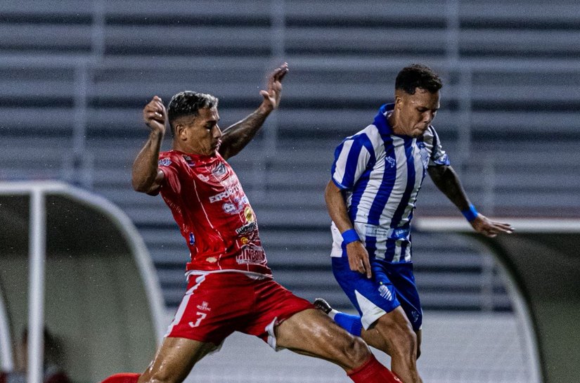 CSA bate Penedense por 2 a 0 e se isola na liderança do Alagoano