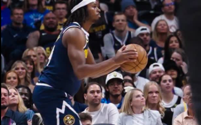Nuggets arrasam Suns com 'triple-double' de Jokic e cesta de antes do meio da quadra de Murray