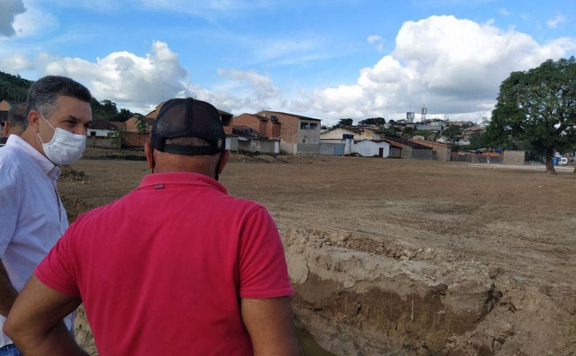 Obra de drenagem na orla de Branquinha vai facilitar escoamento de águas