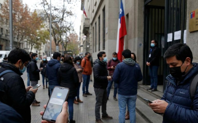 Aplicativo envia mensagens não autorizadas pró-Kast e tumultua pleito nas eleições do Chile