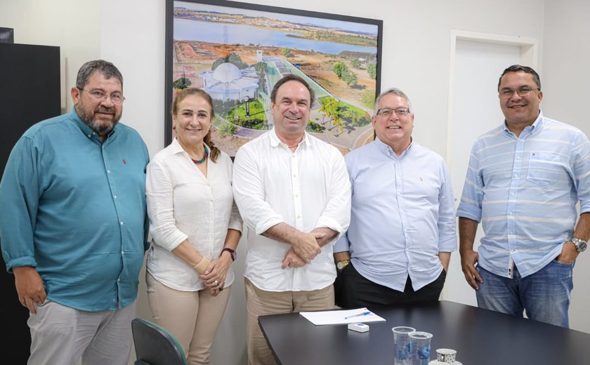 Prefeito Luciano Barbosa recebe gestores da Uninassau